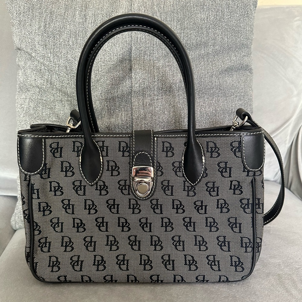 Dooney and Bourke purse. Never been used.